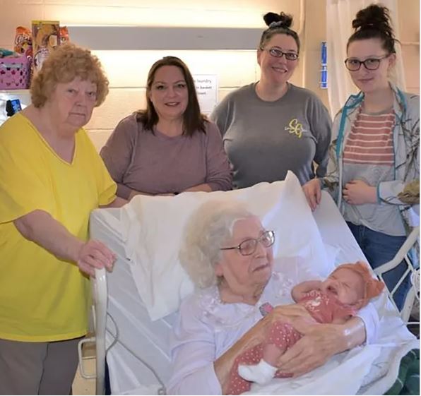 ‘This One Was Special,’ six generations of women exclaim as they pose for a sweet family photo.