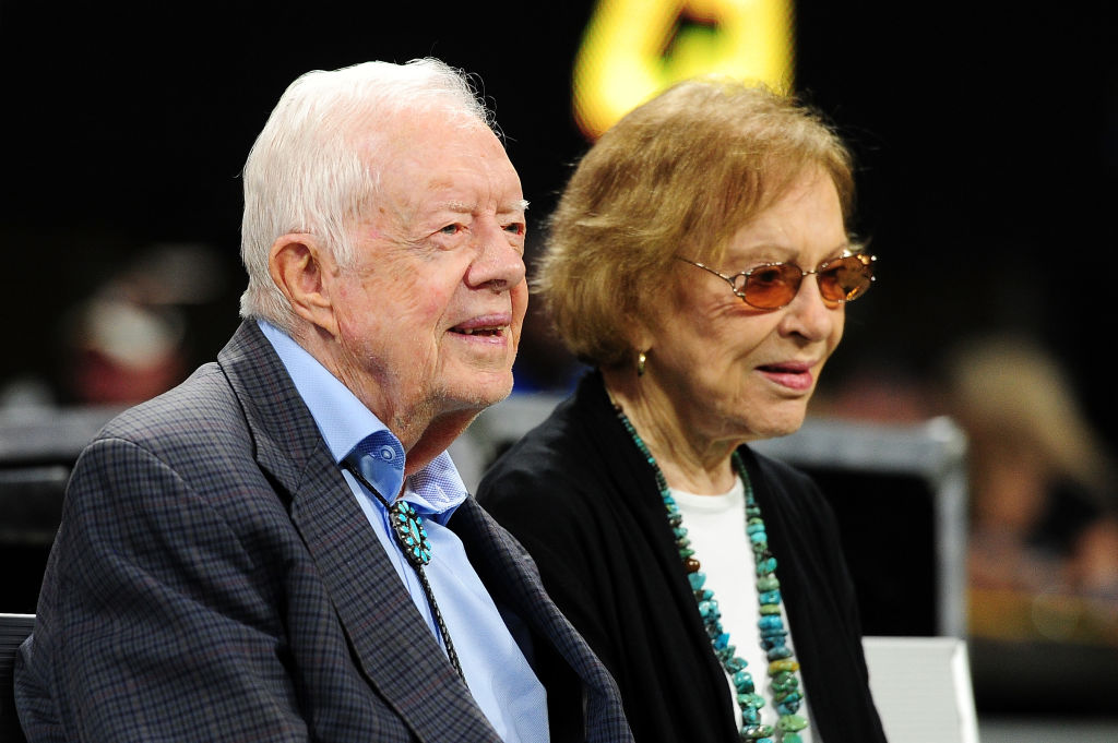 Former President Jimmy Carter lives a simple life in a $ 210,000 home and shops at the local General Dollar.